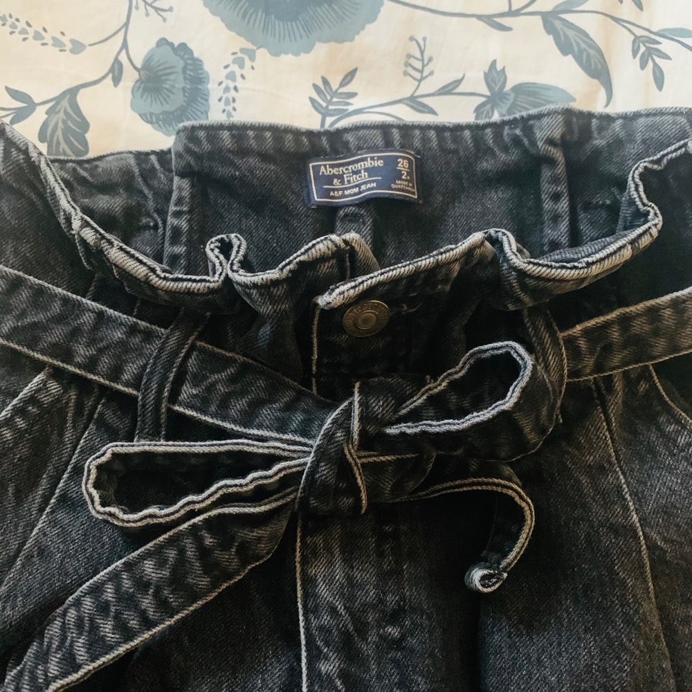 A&F High Rise Mom Jean - Picture 2 of 4
